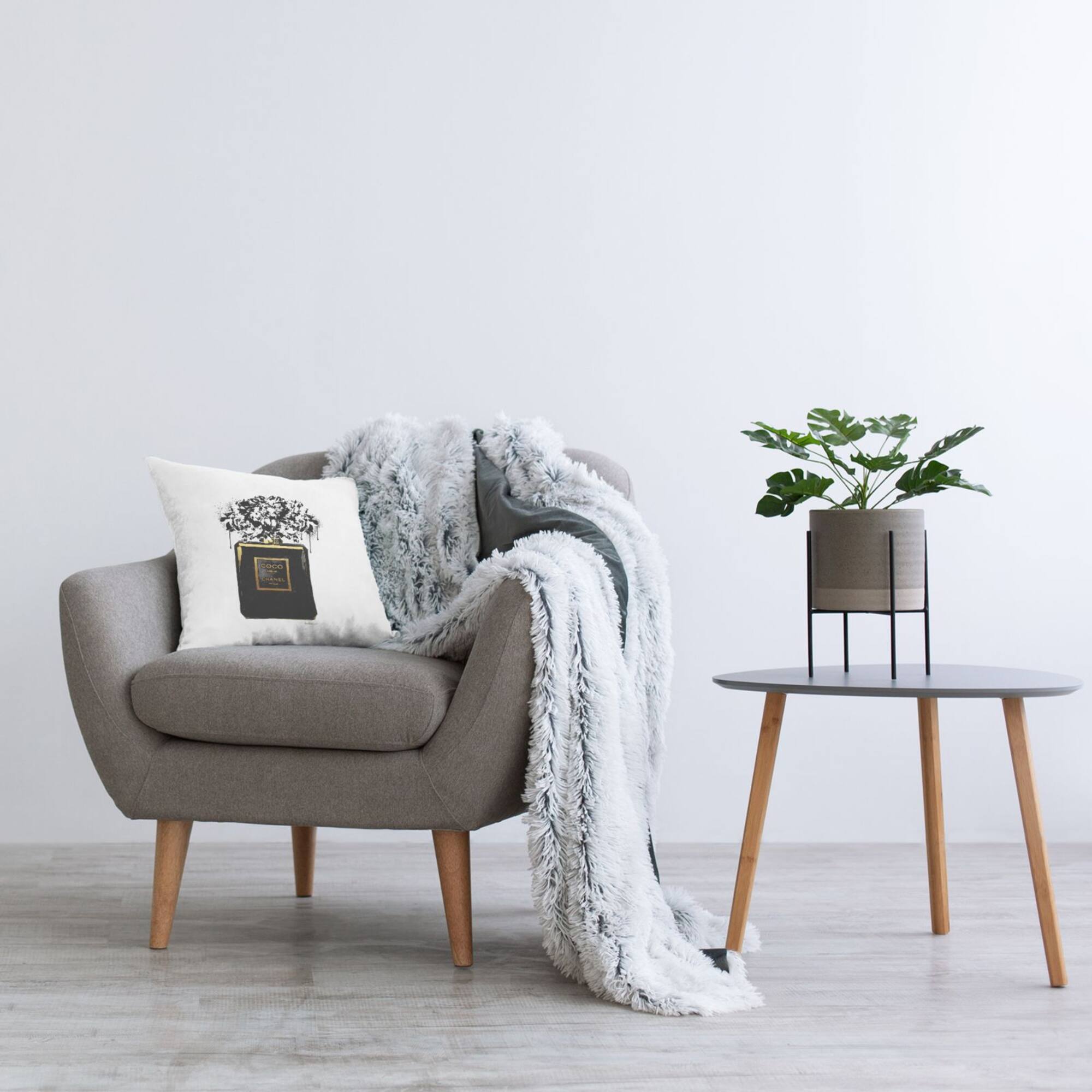 Stupell Industries Black Fashion Flower Drip Glam Brand Perfume Throw Pillow, 18" x 18"